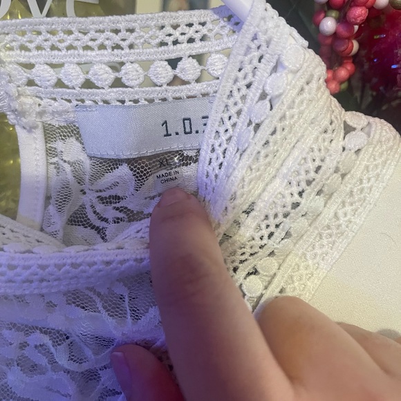 White lace top - Picture 3 of 3